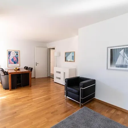 2 Bedroom Close To - D2