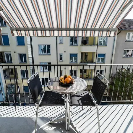 Apartment 2 Bedroom Close To - D2 *